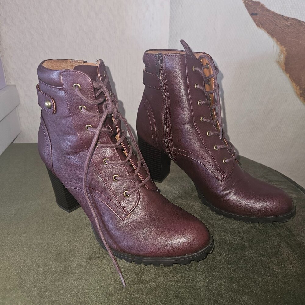 Cassyn Lace-Up Lug Sole Booties